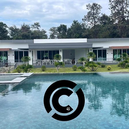 Club45 Hotel Kham Yai Bagian luar foto