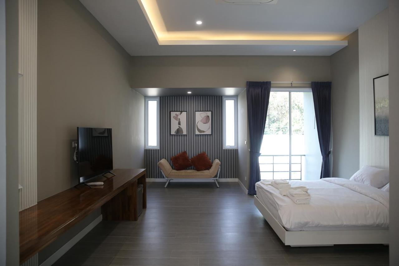 Club45 Hotel Kham Yai Bagian luar foto