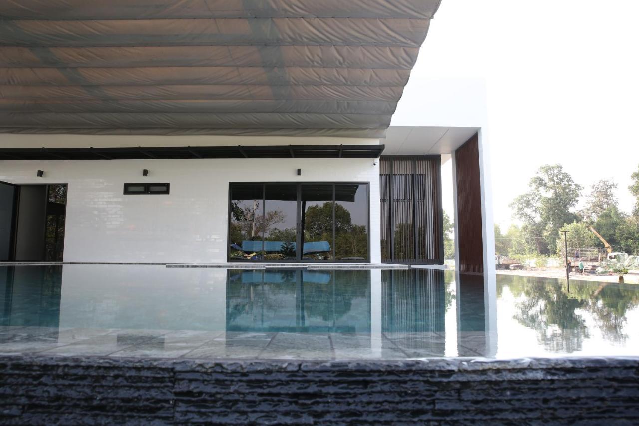 Club45 Hotel Kham Yai Bagian luar foto