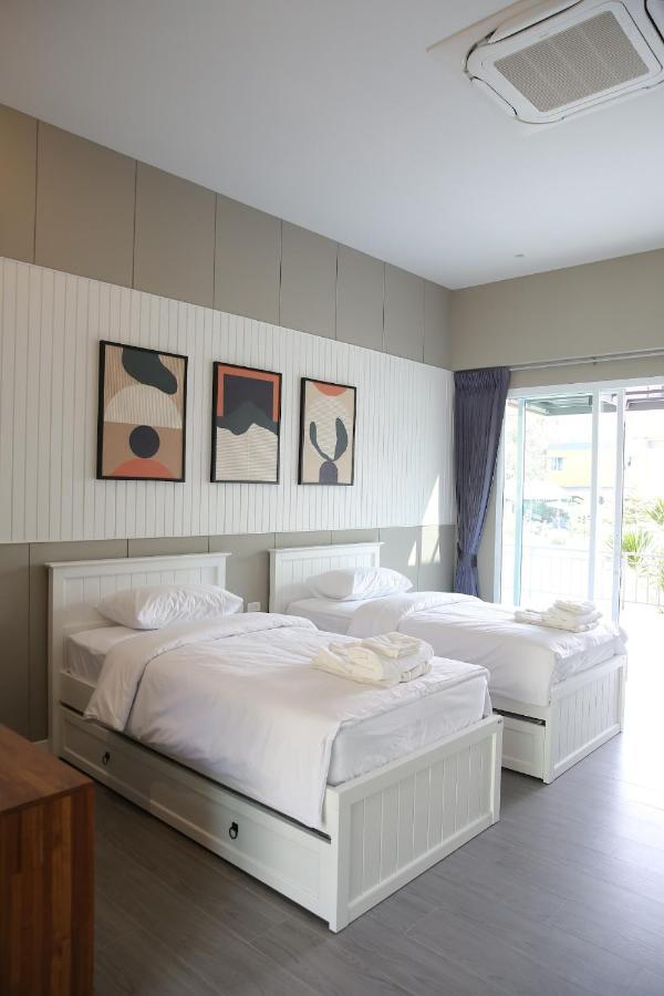 Club45 Hotel Kham Yai Bagian luar foto