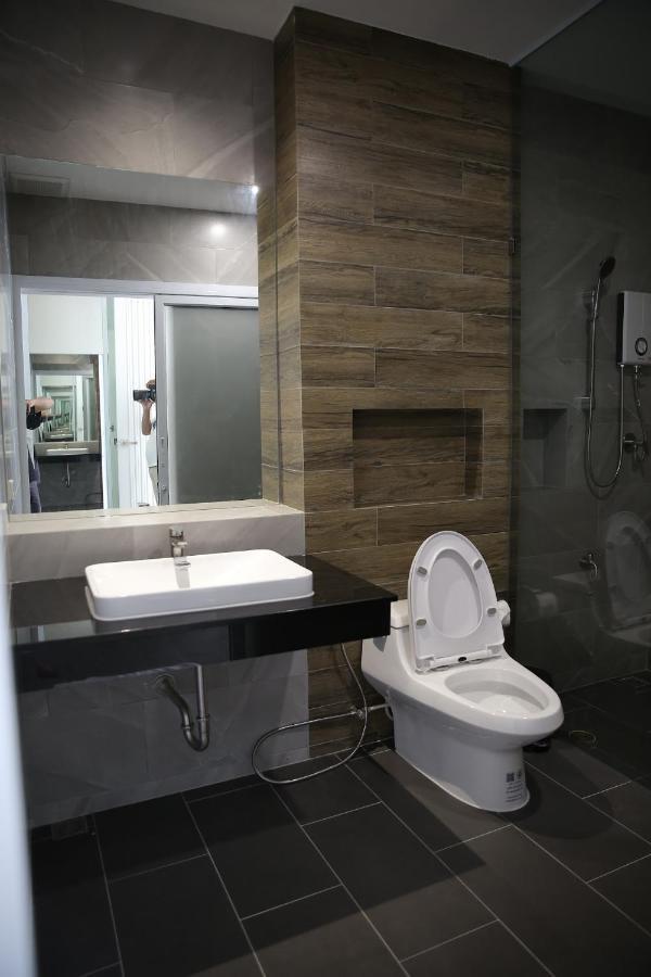 Club45 Hotel Kham Yai Bagian luar foto