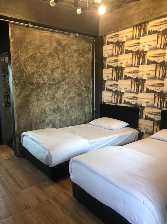 Club45 Hotel Kham Yai Bagian luar foto