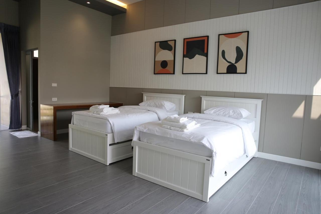 Club45 Hotel Kham Yai Bagian luar foto